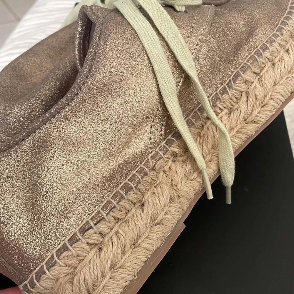 Steven Madden gold platform espadrilles vacation beach resort wear size 9